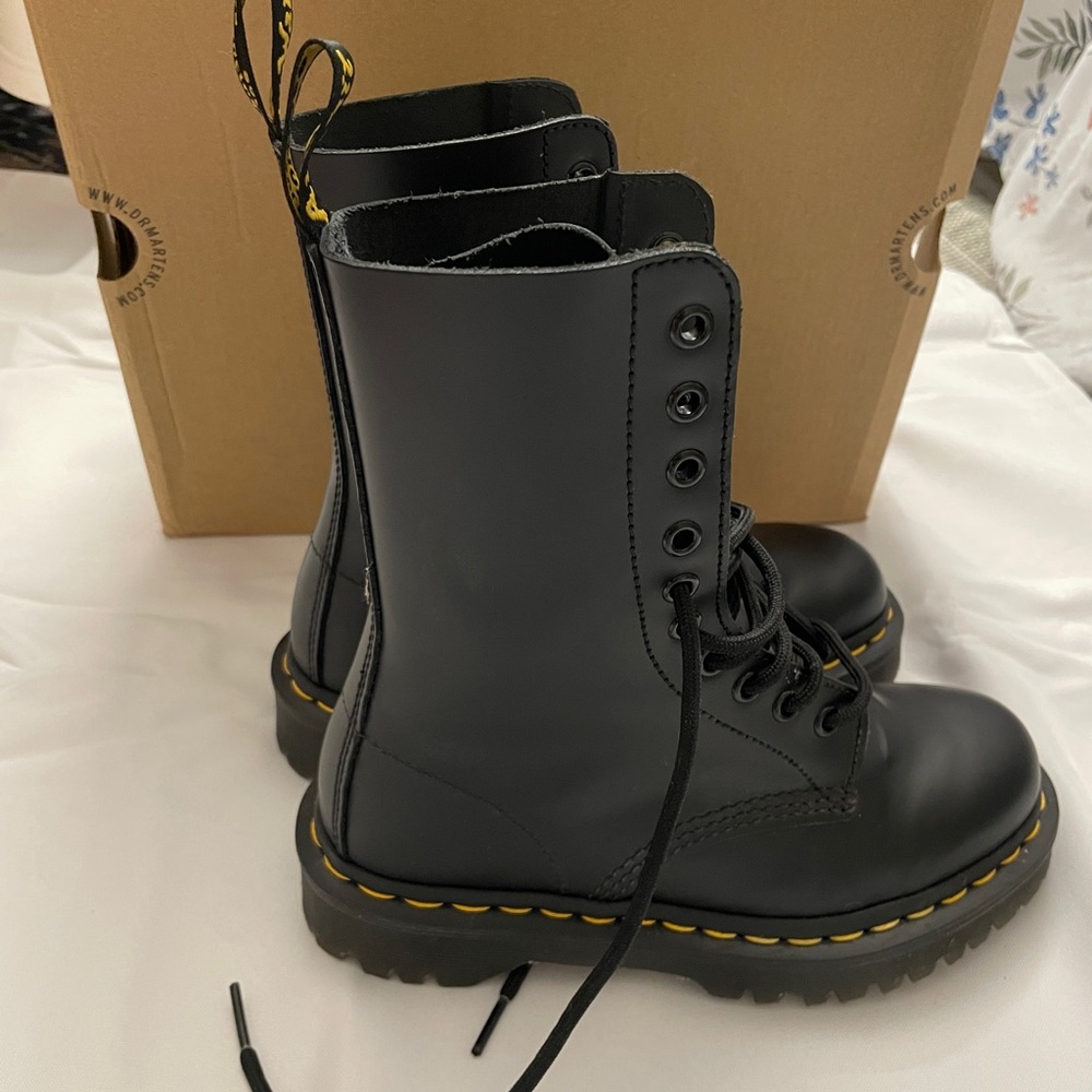 Dr. Martens 1460 Smooth Leather Lace Up Boots
